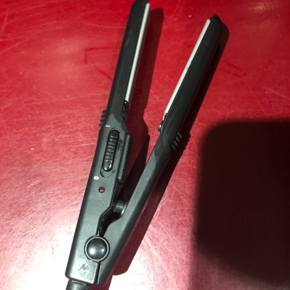 Travel Smart by Conair Travel Mini Hair Straightener - Picture 4 of 4